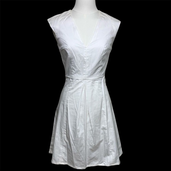 French Connection Dresses & Skirts - French Connection Dress Womens 0 White V-Neck Pleated Fit and Flare Mini Sleevel